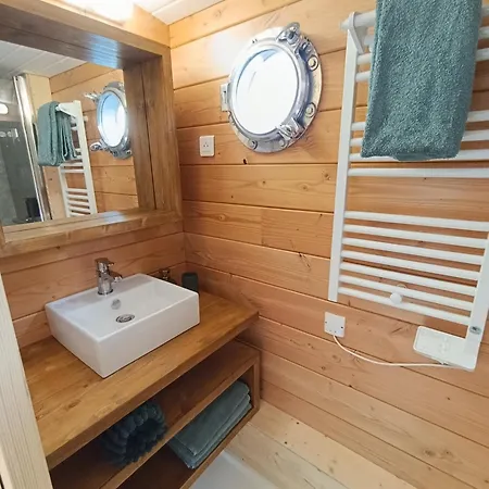 Apartment La Toue Belle De Maine - Bateau Traditionnel De La Loire