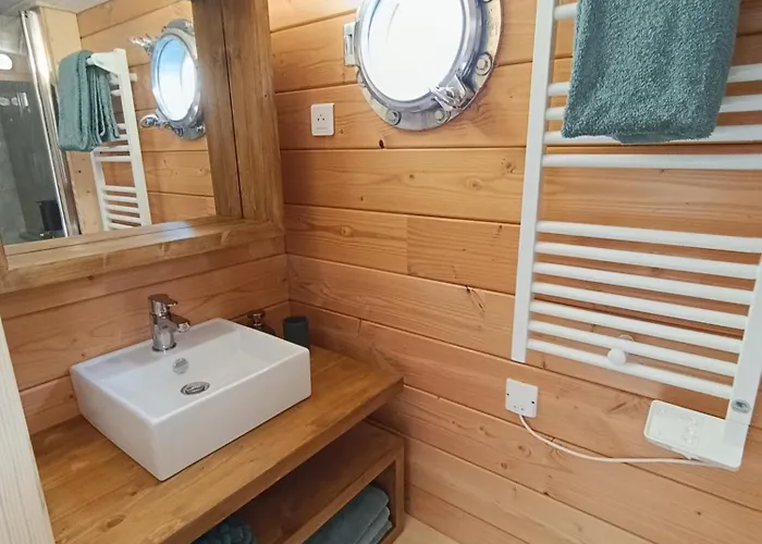 Apartment La Toue Belle De Maine - Bateau Traditionnel De La Loire